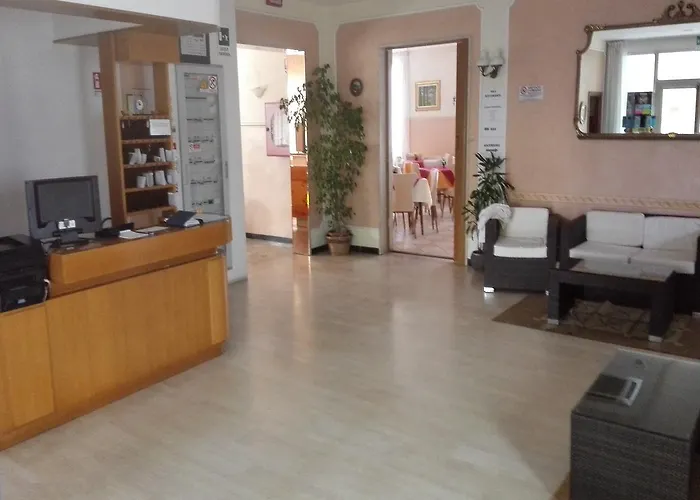 Carol Ξενοδοχείο