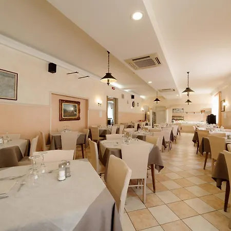 Carol Hotel 3*