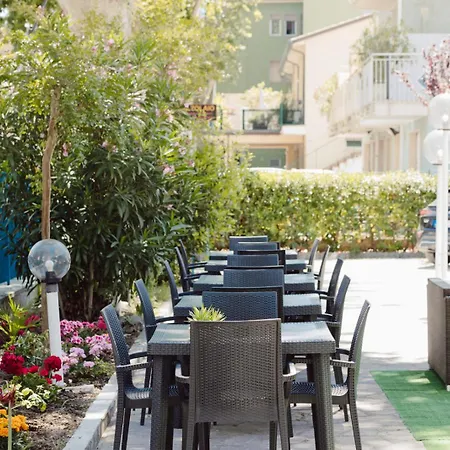 Carol Hotel 3*