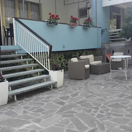 Carol Hotel 3*